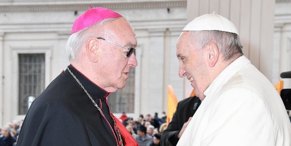 Papst Franziskus gratuliert Bischof em. Heinz Josef Algermissen (Archivfoto Bistum Fulda)